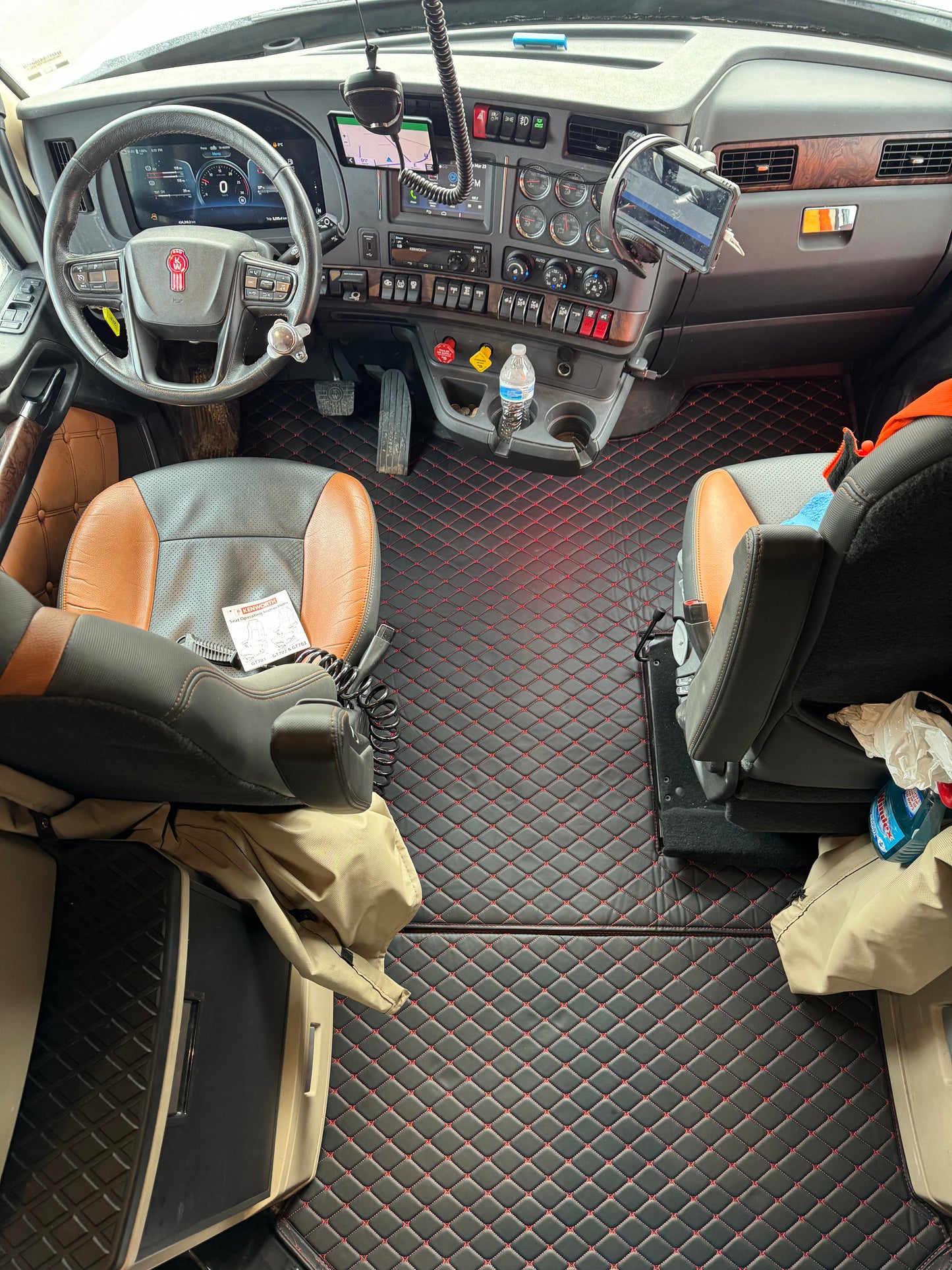 Kenworth T680 Automatic Floor Mats (2019-2025)