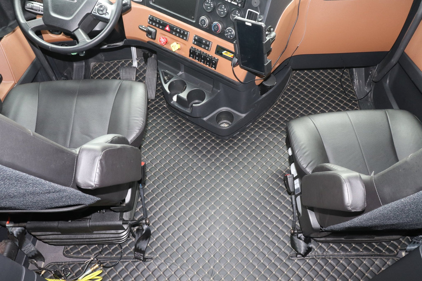 Freightliner Cascadia Floor Mats 2019 - 2025 - Tandem Car Mats
