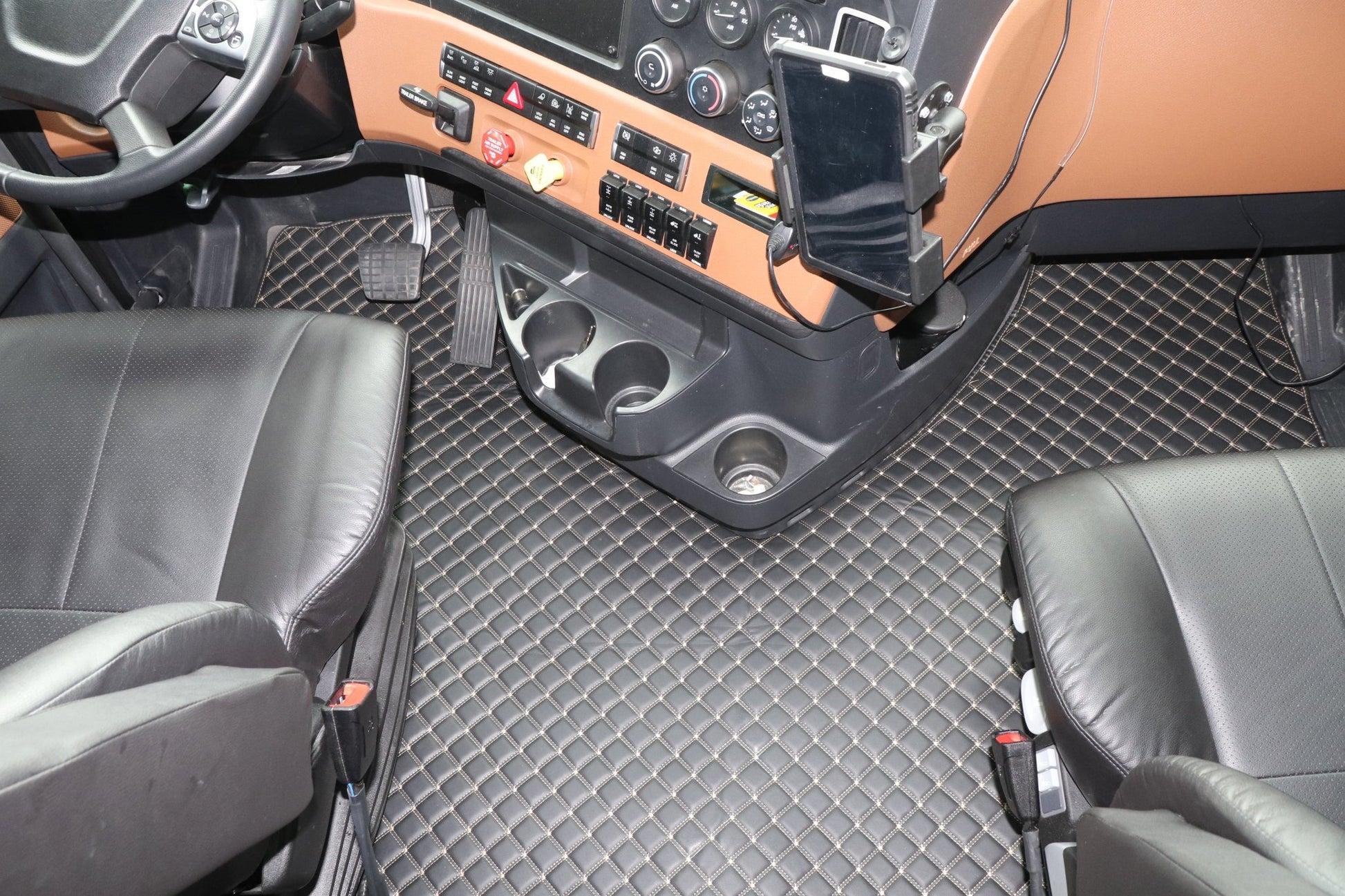 Freightliner Cascadia Floor Mats 2019 - 2025 - Tandem Car Mats