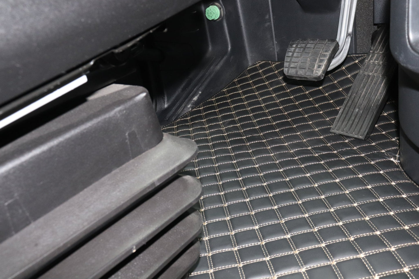 Freightliner Cascadia Floor Mats 2019 - 2025 - Tandem Car Mats