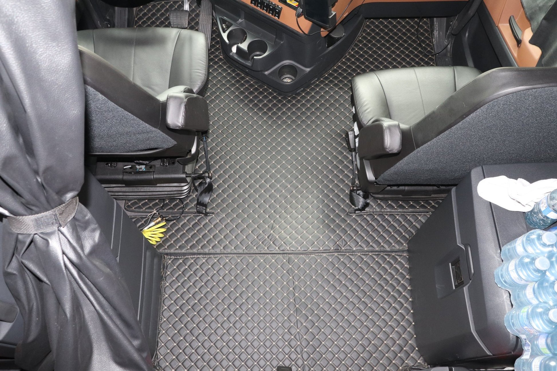 Freightliner Cascadia Floor Mats 2019 - 2025 - Tandem Car Mats