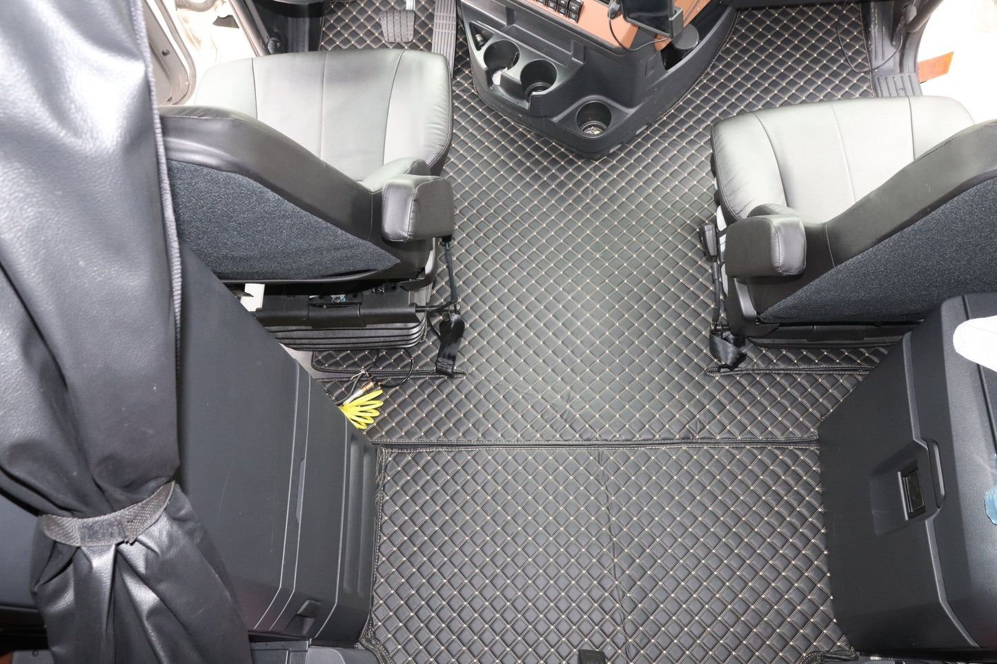 Freightliner Cascadia Floor Mats 2019 - 2025 - Tandem Car Mats