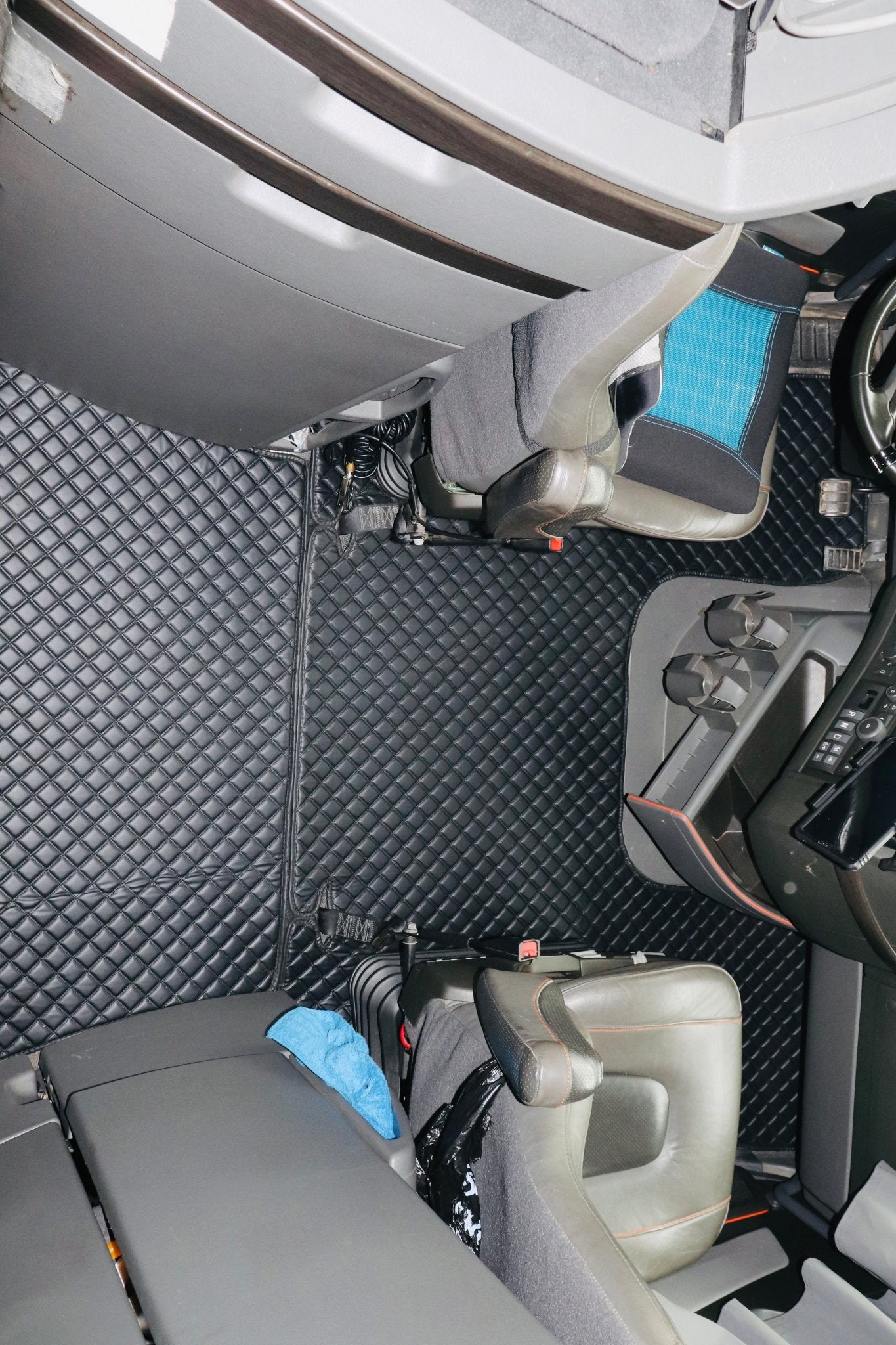 Volvo VNL860 Floor Mats (2019 - 2024) - Tandem Car Mats