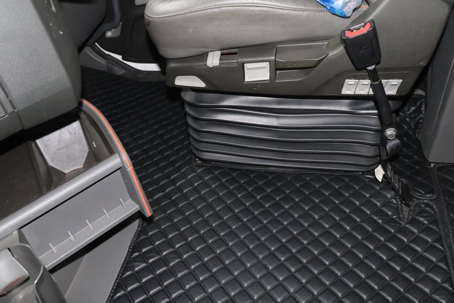 Volvo VNL860 Floor Mats (2019 - 2024) - Tandem Car Mats
